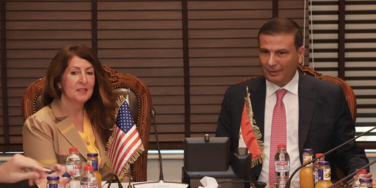 وزير الزراعة يبحث مع سفيرة أمريكا بالقاهرة العلاقات الزراعية الثنائية بين البلدين 1 وزير الزراعة يبحث مع سفيرة أمريكا بالقاهرة العلاقات الزراعية الثنائية بين البلدين