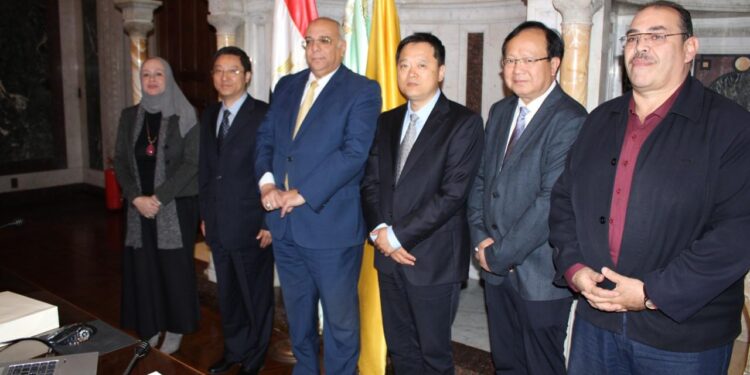 مركز بحوث الصحراء يبحث سبل تعزيز التعاون العلمي مع الصين في مجالات الزراعة والبيئة