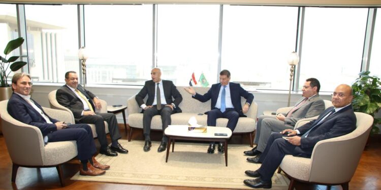 وزيرا الزراعة واستصلاح الأراضى والتربية والتعليم يبحثان سبل التعاون في مجال تطوير المدارس الفنية الزراعية بالتعاون مع القطاع الخاص 1 الزراعة