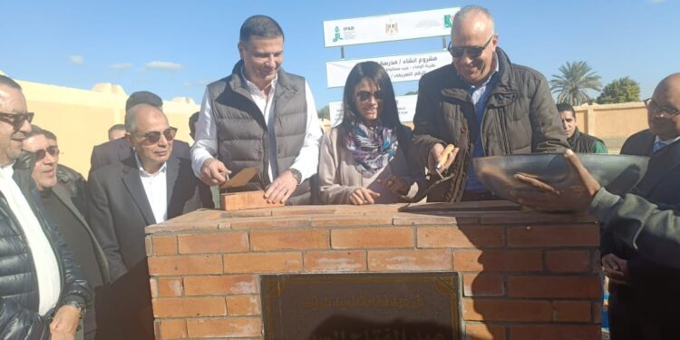 وزراء الزراعة والتخطيط والري ومحافظ المنيا يضعون حجر الأساس لبناء مدرسة تعليم ثانوي بقرية الوفاء في سمالوط 1 الزراعة