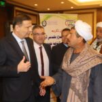 بالصور.. وزير الزراعة يكرم مزراعي القمح ويوجه بحملة قومية لمكافحة الحشائش على نفقة الوزارة 8 وزير الزراعة