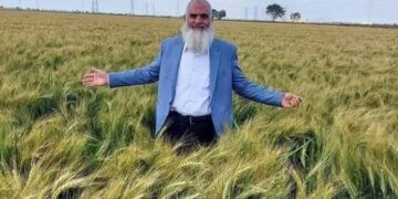 وزير الزراعة ينعى الدكتور عبد السلام المنشاوي الذي توفي بحادث سير أثناء تأدية عمله بالوادي الجديد 7 وزير الزراعة ينعى الدكتور عبد السلام المنشاوي الذي توفي بحادث سير أثناء تأدية عمله بالوادي الجديد
