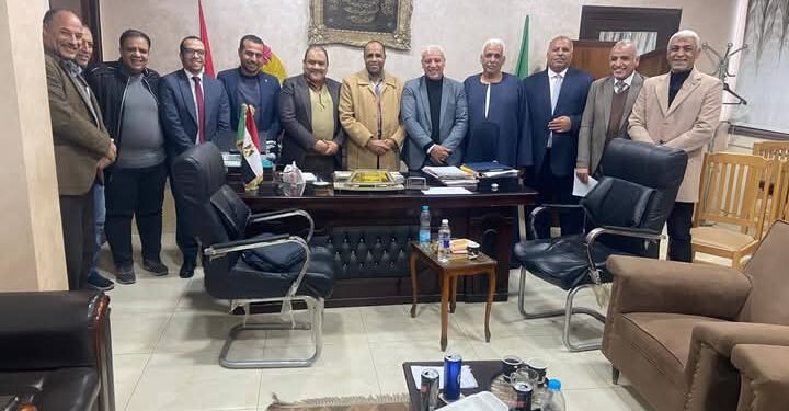 زراعة الشرقية .. د. أنور عيسى يتابع صرف الأسمدة بالجمعيات الزراعية 1 زراعة الشرقية