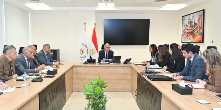 وزير الري يبحث مع مديرة الوكالة الفرنسية للتنمية سبل تعزيز التعاون 1 وزير الري