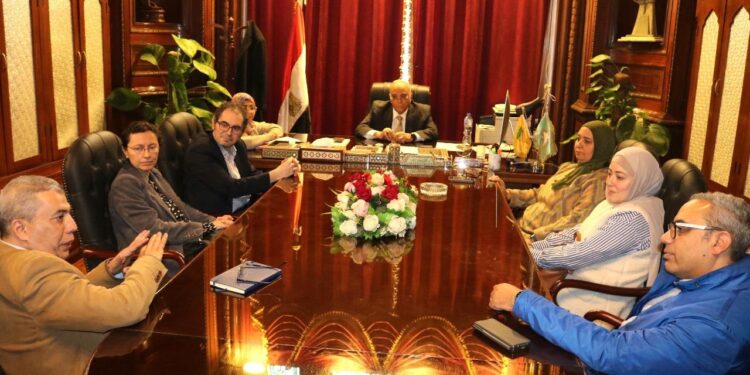 بحوث الصحراء يستقبل وفد جامعة ستراثكلايد لبحث سبل التعاون في مجالات الهيدروجين الأخضر وتحلية المياه 1 بحوث الصحراء