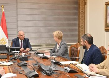 وزير الرى يلتقى سفيرة الإتحاد الأوروبى في مصر لتعزيز الشراكة المائية