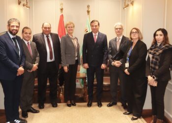 وزير الزراعة يبحث مع رئيس بعثة الاتحاد الأوروبي ملفات التعاون المشترك ودعم المرأة الريفية وصغار المزارعين