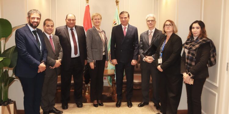 وزير الزراعة يبحث مع رئيس بعثة الاتحاد الأوروبي ملفات التعاون المشترك ودعم المرأة الريفية وصغار المزارعين 1 وزير الزراعة يبحث مع رئيس بعثة الاتحاد الأوروبي ملفات التعاون المشترك ودعم المرأة الريفية وصغار المزارعين