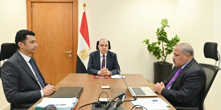 وزير الري يعقد اجتماعاً لمتابعة موقف "مشروع تحديث المنظومة المائية والتحول للري الذكي" 1 وزير الري