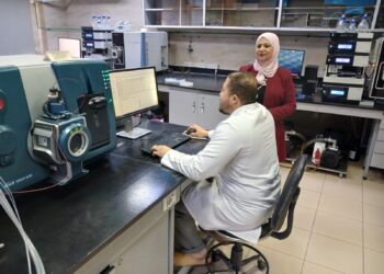 المعمل المركزي للمبيدات يواصل أداء عمله خلال إجازة عيد الشرطة