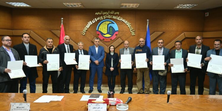 « البحيرة » تكرم 22 قيادة زراعية لجهودهم في القضاء على السحابة السوداء 1 البحيرة