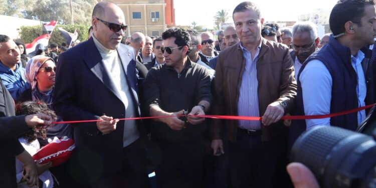 وزراء الزراعة والشباب والعمل يتفقدون مستشفي رأس غارب ومنطقة وادى عربة 1 مستشفي رأس غارب