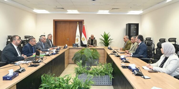 وزير الري يتابع موقف الدراسة المقترحة لتحديث منظومة إدارة المياه بمجموعة قناطر الدلتا