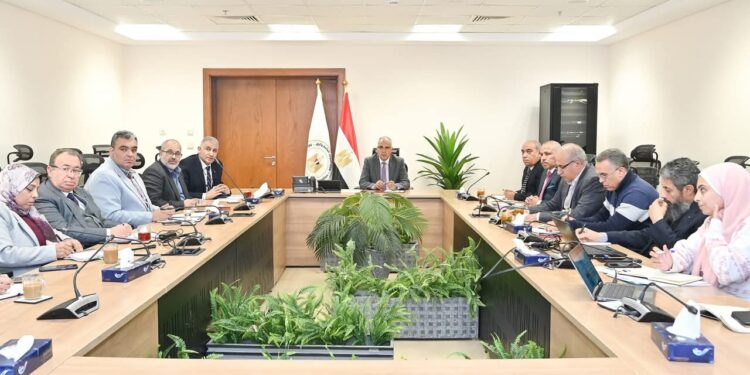 وزير الري يتابع موقف دراسة "إعادة تأهيل المناطق الزراعية فى شمال الدلتا المتأثرة بارتفاع منسوب سطح البحر" 1 وزير الري