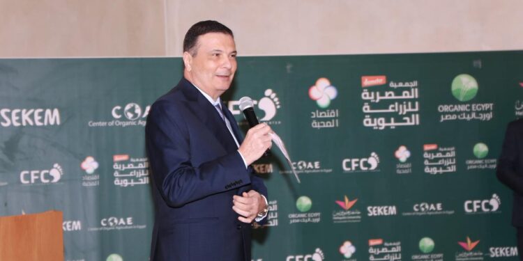 وزير الزراعة: الدولة المصرية في عهد الرئيس السيسي بذلت قصارى جهدها في استصلاح الأراضي الجديدة 1 وزير الزراعة