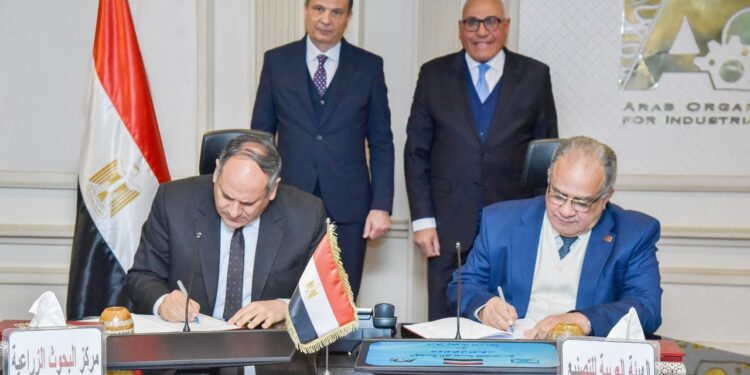 وزير الزراعة ورئيس الهيئة العربية للتصنيع يشهدان توقيع بروتوكول لتعزيز التعاون في مجال البحوث الزراعية 1 وزير الزراعة