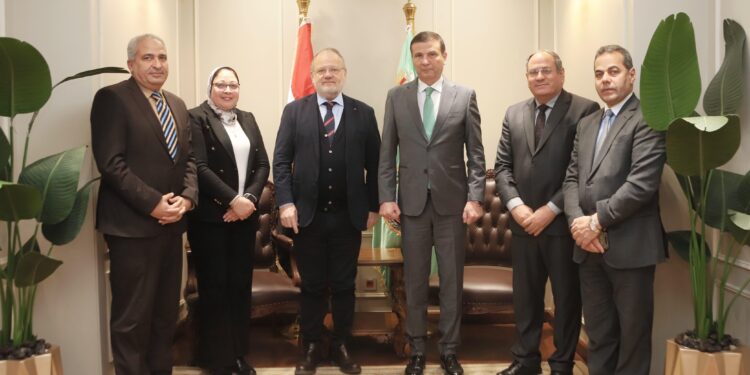 وزير الزراعة يبحث مع مدير منظمة «CIHEAM» تعزيز الأمن الغذائي 1 الأمن الغذائي