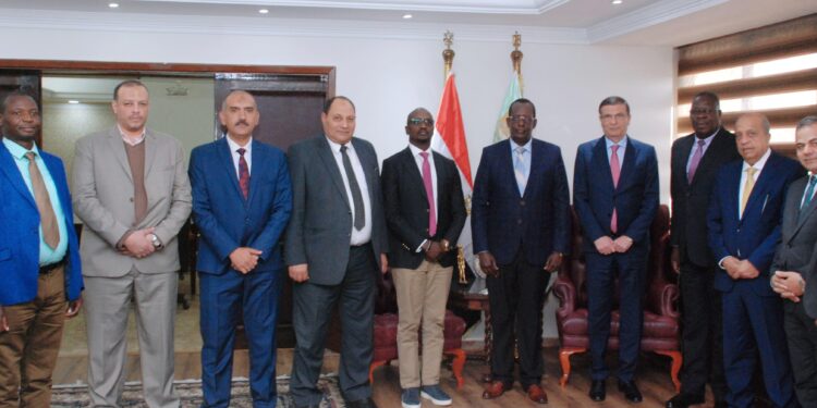 وزير الزراعة يتابع الموقف التنفيذي للمزرعة المصرية الأوغندية المشتركة 1 وزير الزراعة يتابع الموقف التنفيذي للمزرعة المصرية الأوغندية المشتركة