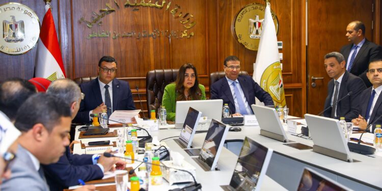 وزراء الزراعة والتنمية المحلية والاسكان يتابعون جهود التصدي للتعديات على الأراضي الزراعية 1 الزراعة