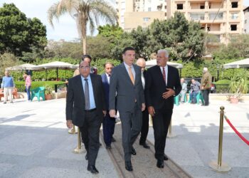 وزير الزراعة يتفقد تطوير نادى الزراعيين ويشيد بالخدمات المقدمة لأعضائه