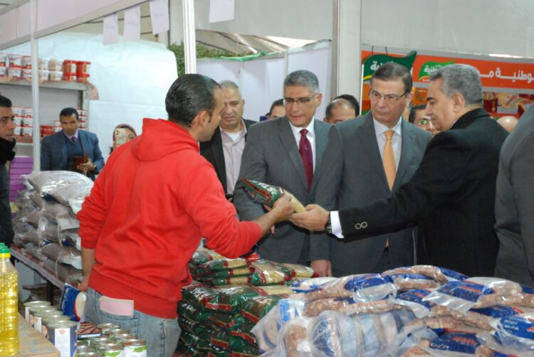 وزير الزراعة ومحافظ الجيزة يفتتحان معرضين للسلع والمنتجات الغذائية ومستلزمات رمضان
