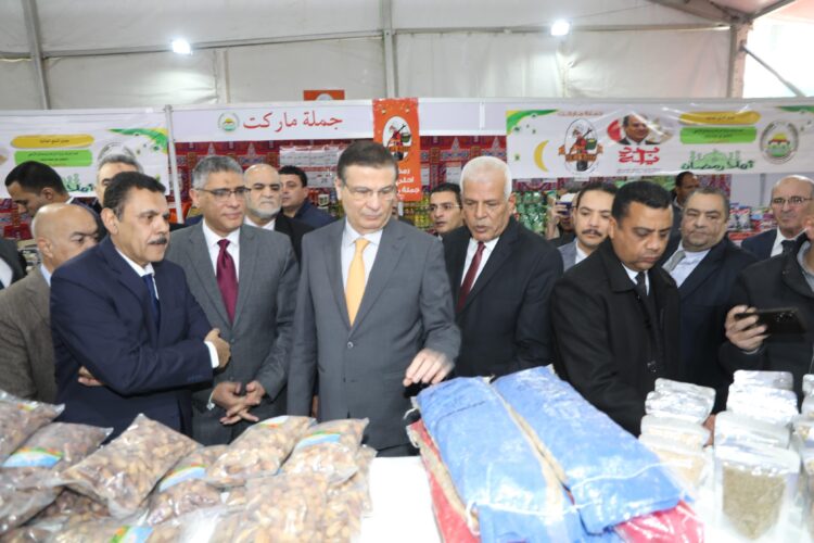 وزير الزراعة ومحافظ الجيزة يفتتحان معرضين للسلع والمنتجات الغذائية ومستلزمات رمضان