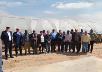 وزيرا الثروة الحيوانية والري في زامبيا يتفقدان مزرعة تصدير الحاصلات البستانية بالنوبارية