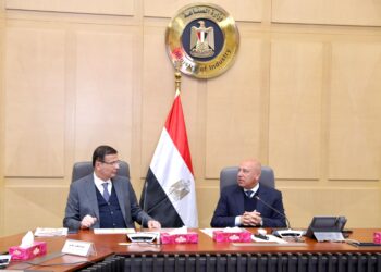 نائب رئيس مجلس الوزراء يبحث مع وزير الزراعة تعزيز الاستفادة من خط الرورو السريع