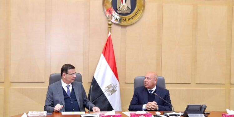 نائب رئيس مجلس الوزراء يبحث مع وزير الزراعة تعزيز الاستفادة من خط الرورو السريع 1 نائب رئيس مجلس الوزراء يبحث مع وزير الزراعة تعزيز الاستفادة من خط الرورو السريع