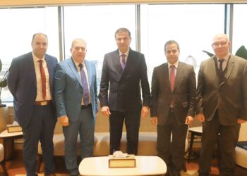 وزير الزراعة يبحث مع رئيس شركة ميفاك زيادة الإنتاجية من اللقاحات البيطرية وتوطين تكنولوجيا الصناعة في مصر والتصدير للخارج