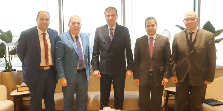 وزير الزراعة يبحث مع رئيس شركة ميفاك زيادة الإنتاجية من اللقاحات البيطرية وتوطين تكنولوجيا الصناعة في مصر والتصدير للخارج