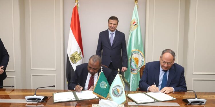 وزير الزراعة يشهد توقيع بروتوكولين للتعاون بين مركزي البحوث الزراعية والصحراء والمنظمة العربية للتنمية الزراعية