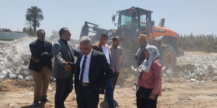 «زراعة سوهاج »: تزيل التعديات بدار السلام..و 3 فرق إرشادية للقمح والخضر والفاكهة 1 زراعة سوهاج