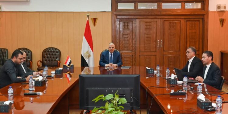 وزير الري يتابع أعمال حماية الشواطئ بمدينة الإسكندرية 1  وزير الري يتابع أعمال حماية الشواطئ بمدينة الإسكندرية