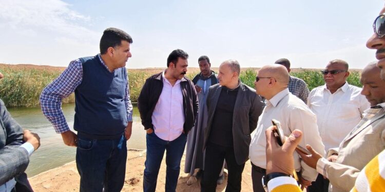 المدير التنفيذي لمشروعات التنمية الزراعية المستدامة يتفقد العمل في سحارة الحكمة