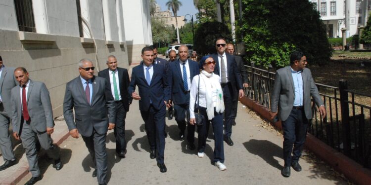 وزيرا الزراعة والبيئة والمدير الإقليمي للفاو يتفقدون المتحف الزراعي بالدقي واللمسات الأخيرة لمعرض زهور الربيع 1 الزراعة