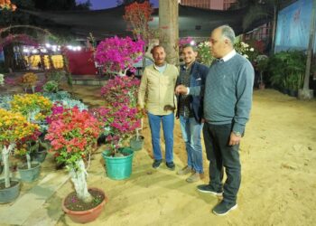 د. علاء عزوز يتابع الاستعدادات النهائية لانطلاق معرض زهور الربيع
