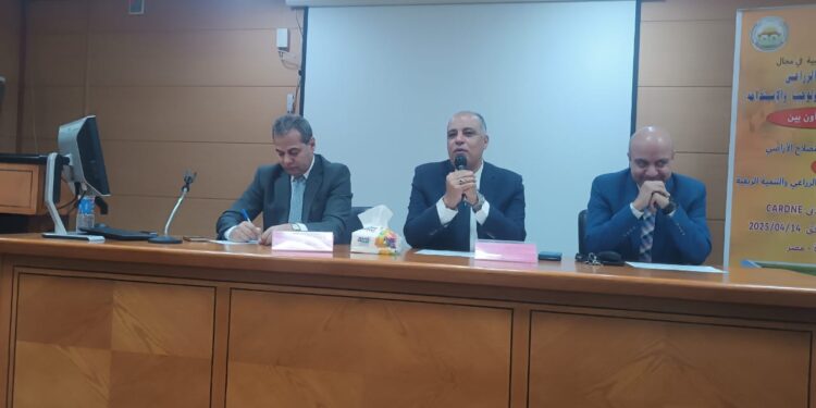 د. علاء عزوز: ورشة عمل «البحث العلمي..والابتكار» ناقشت دور التطور التكنولوجي في دعم القطاع الزراعي 1 ورشة عمل تطوير القطاع الزراعي