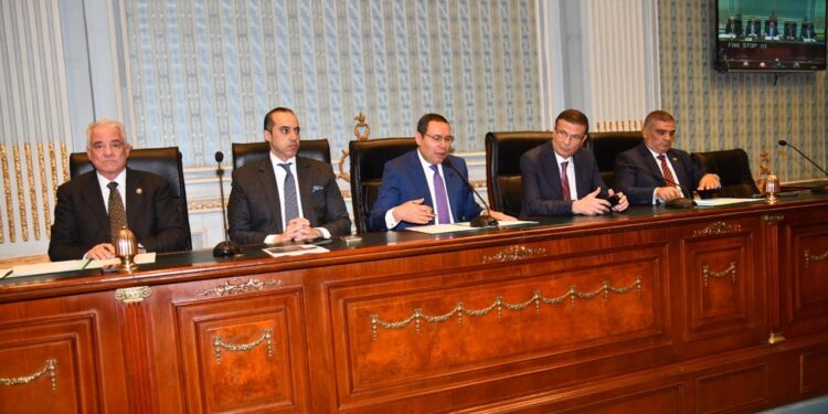 وزير الزراعة: الحكومة ملتزمة بسداد مستحقات مزارعي القطن وفقا لتوجيهات رئيس الوزراء 1 وزير الزراعة: الحكومة ملتزمة بسداد مستحقات مزارعي القطن وفقا لتوجيهات رئيس الوزراء