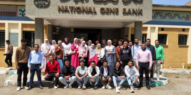 زيارة علمية لطلاب زراعة قناة السويس للبنك القومي للجينات 1 القومي للجينات