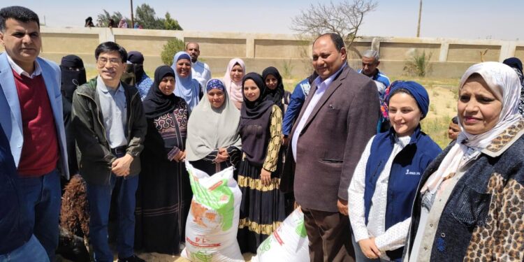 نائب وزير الزراعة ونائب رئيس الإيفاد يتفقدان مشروعات الاستثمارات الزراعية المستدامة في محافظة المنيا 1 وزير الزراعة