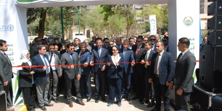 وزراء الزراعة والبيئة والشباب ومحافظي القاهرة والجيزة والمدير العام المساعد "للفاو" يفتتحون معرض زهور الربيع في نسخته ال 92 بالمتحف الزراعي 1 زهور الربيع