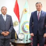 «وزير الزراعة » يبحث مع محافظ بورسعيد ملف تقنين الأراضي وتعزيز الخدمات البيطرية والإرشاد والتنمية الزراعية 12 وزير الزراعة يلتقي محافظ بورسعيد