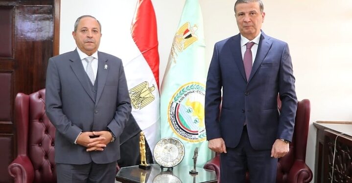 «وزير الزراعة » يبحث مع محافظ بورسعيد ملف تقنين الأراضي وتعزيز الخدمات البيطرية والإرشاد والتنمية الزراعية 1 وزير الزراعة يلتقي محافظ بورسعيد