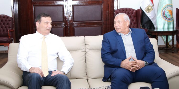 وزير الزراعة يبحث مع محافظ الوادي الجديد ملفات التعاون المشترك 1 وزير الزراعة يبحث مع محافظ الوادي الجديد ملفات التعاون المشترك