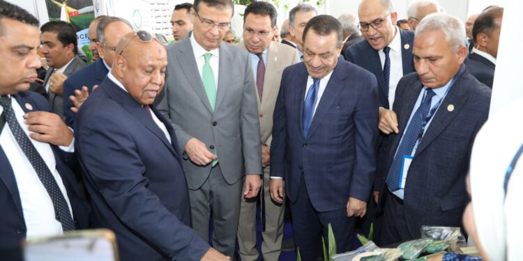 وزير الزراعة يفتتح المعرض والمؤتمر الأول لمركز البحوث الزراعية حول الابتكار وريادة الأعمال 1 وزير الزراعة يفتتح المعرض والمؤتمر الأول لمركز البحوث الزراعية حول الابتكار وريادة الأعمال