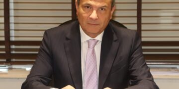 وزير الزراعة يشيد بجهود كافة القطاعات الخدمية والإنتاجية للوزارة خلال إجازة العيد 2 وزير الزراعة يكلف 11 نائب بمركز البحوث الزراعية