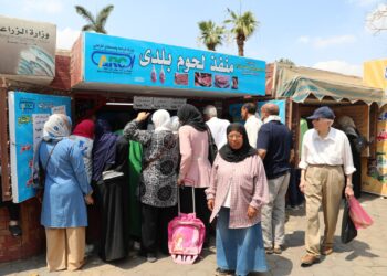 إقبال كبير على منافذ وزارة الزراعة لشراء لحوم عيد الأضحى