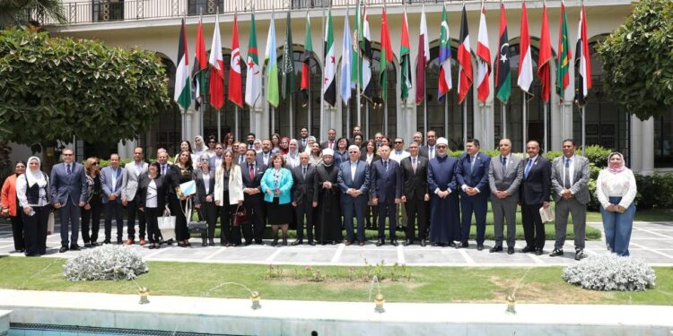 رئيس قطاع الإرشاد الزراعي يشارك في فعاليات النسخة الثالثة للمؤتمر الدولي للمناخ والبيئة بجامعة الدول العربية