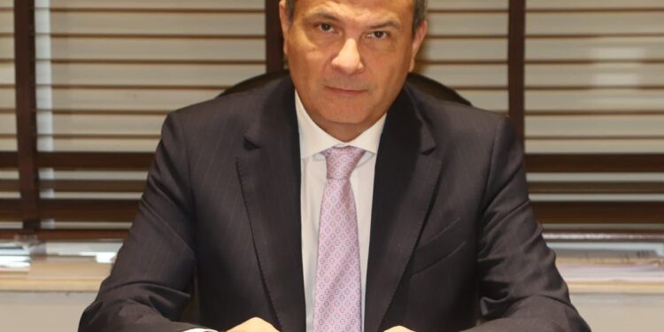 وزير الزراعة يشاطر «البيطريين» وفاة د طارق عبدالمنعم خلال إشرافه على الأضاحي في مكة المكرمة 1 وزير الزراعة